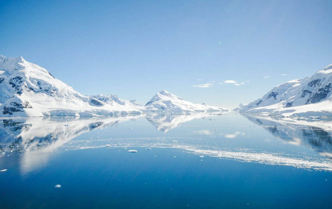 Peculiarities of the nature and climate of Antarctica